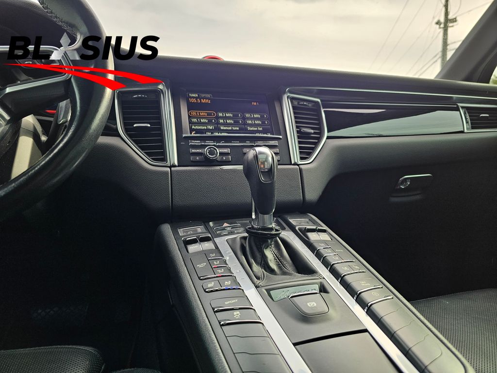 2016 Porsche Macan S photo 20