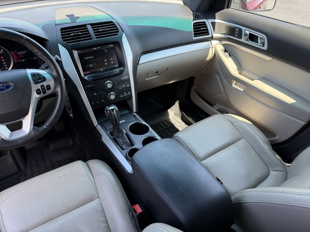 2014 Ford Explorer XLT photo 32