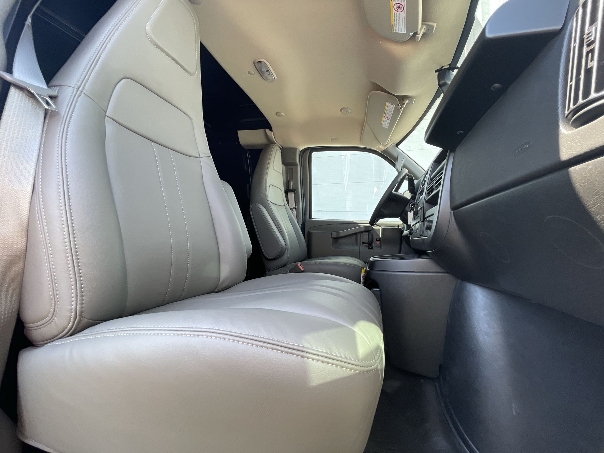 2025 Chevrolet Express Cargo 3500 photo 52
