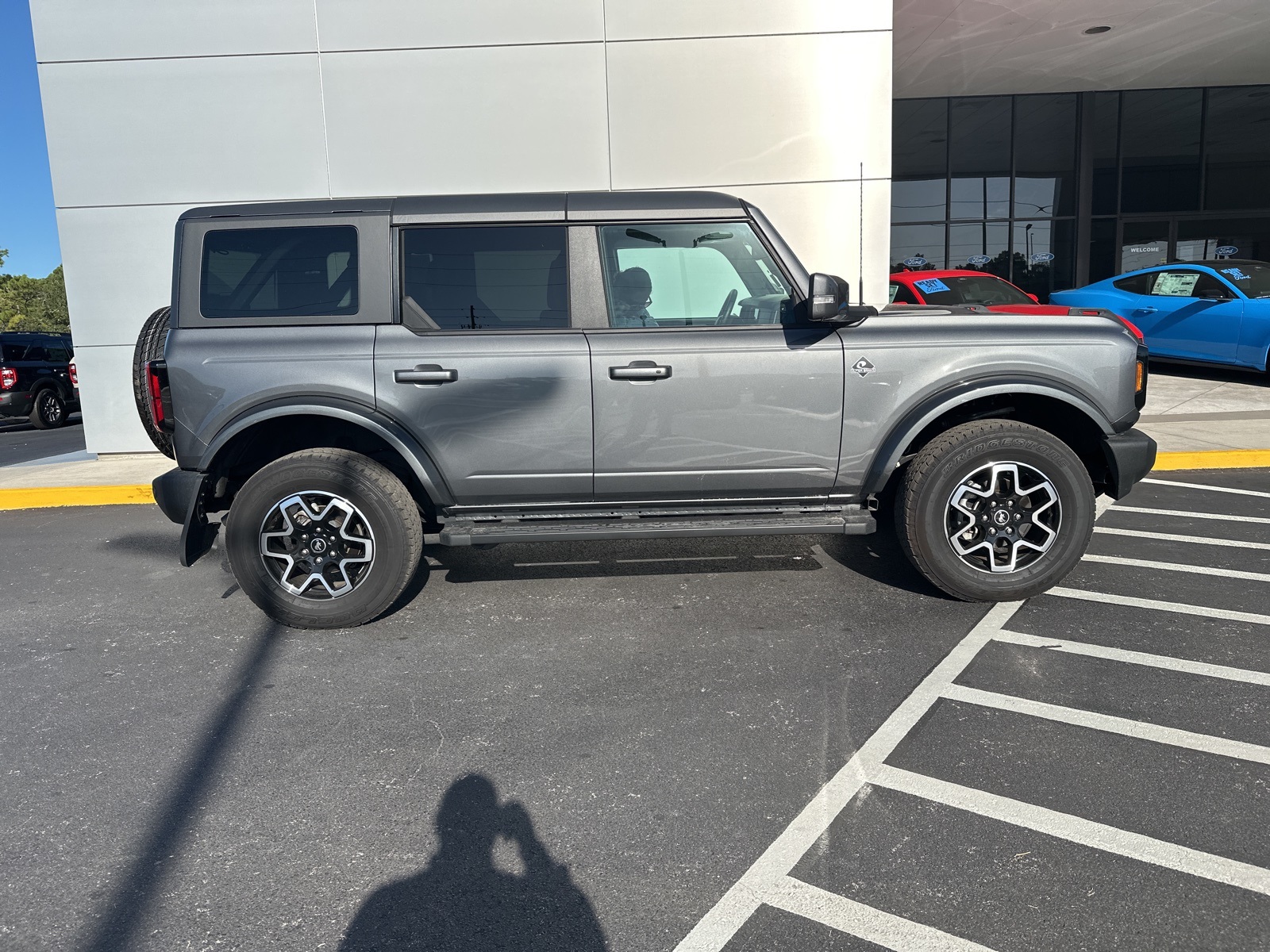2024 Ford Bronco Outer Banks photo 3