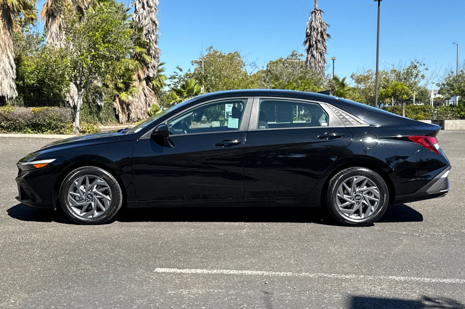 2024 Hyundai Elantra SEL photo 5