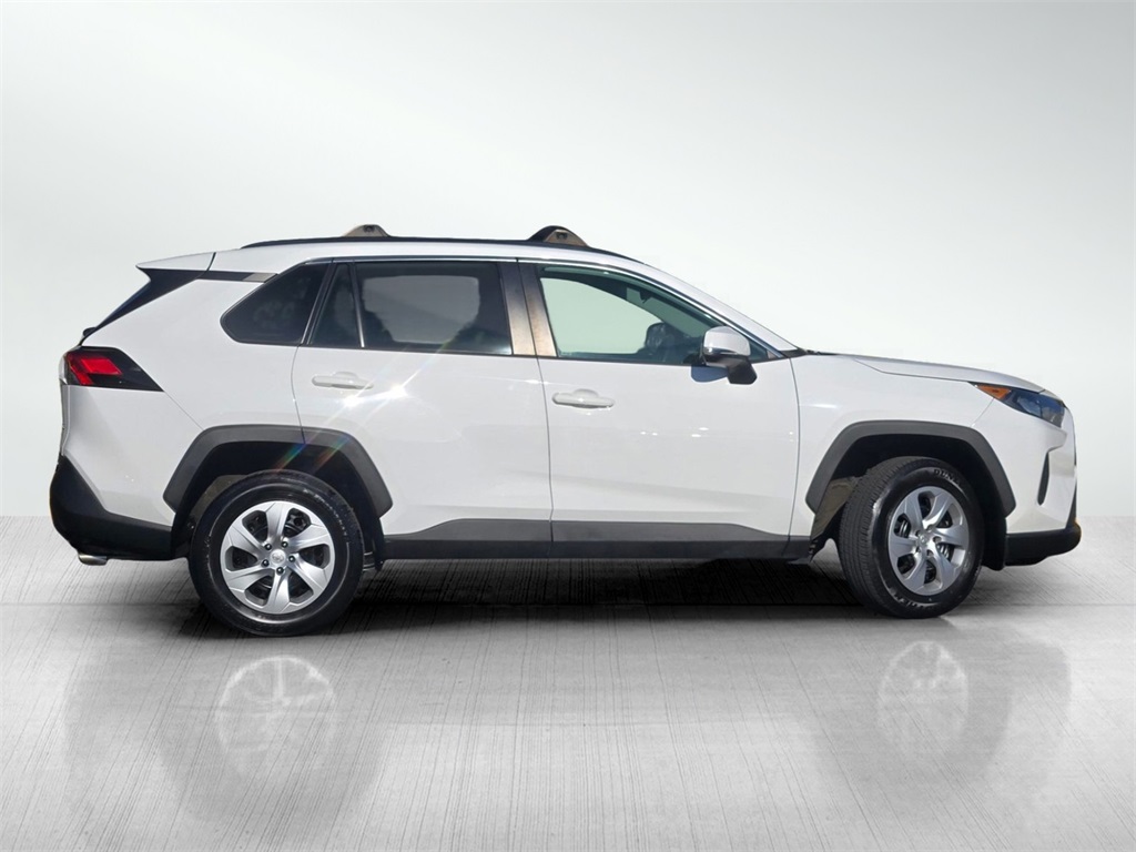 2019 Toyota RAV4 LE photo 3