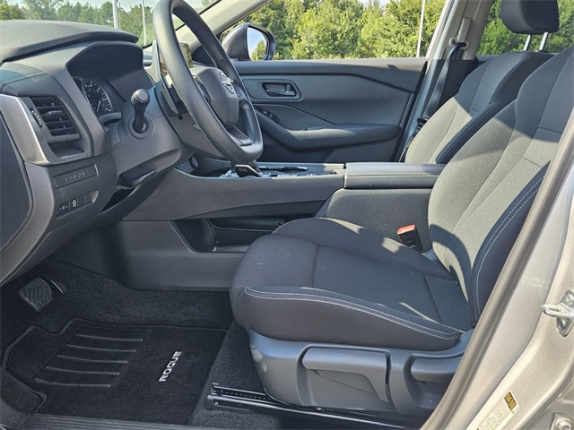 2025 Nissan Rogue S photo 4