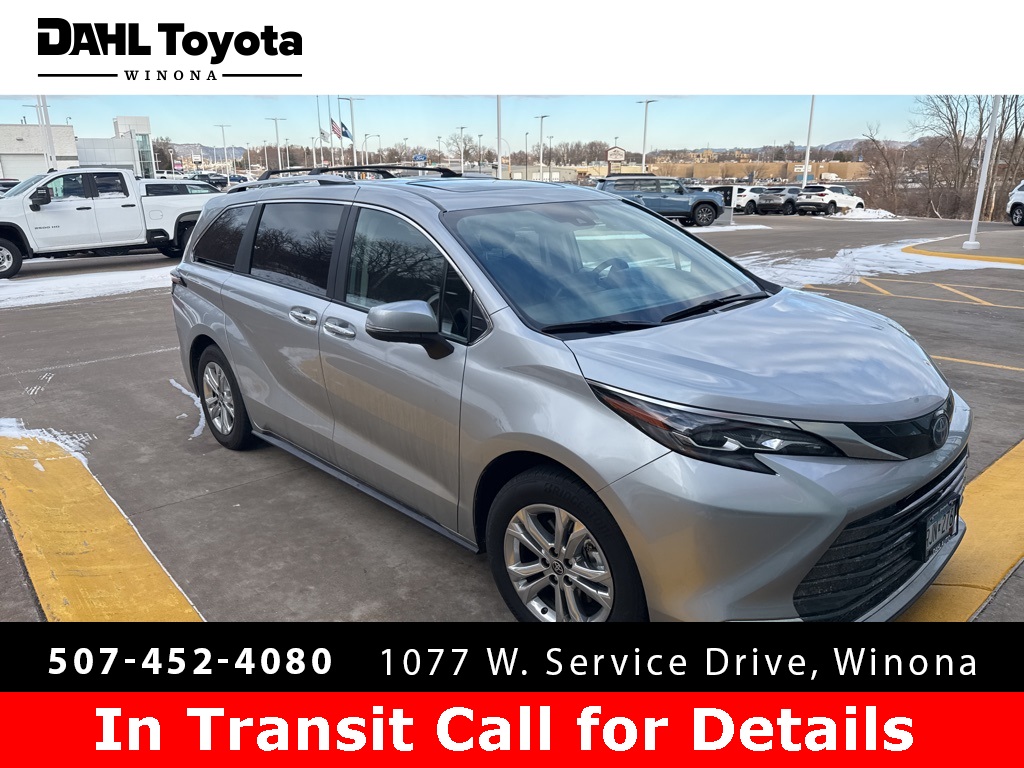 2024 Toyota Sienna Platinum's photo