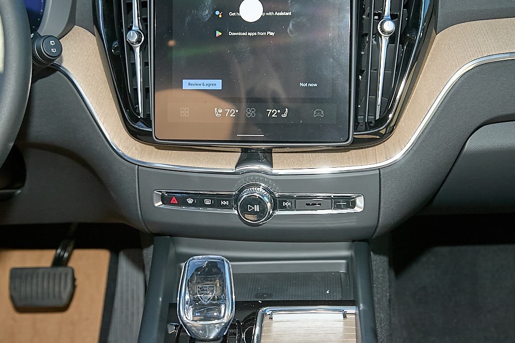 2026 VOLVO XC60 - Image 25