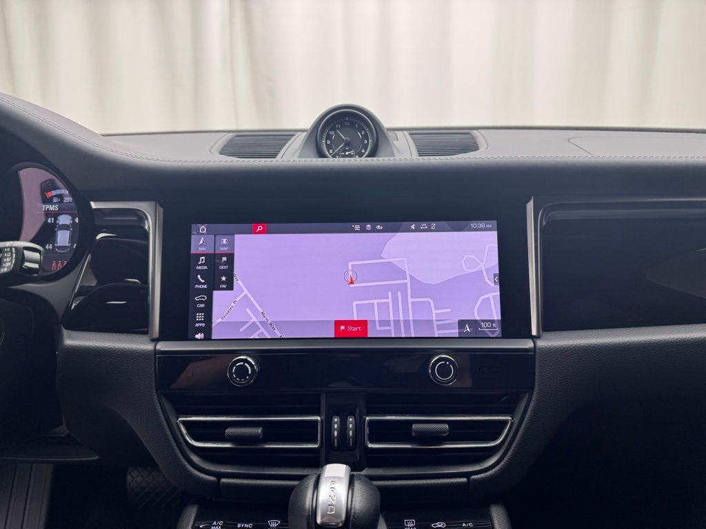2022 Porsche Macan Base photo 29