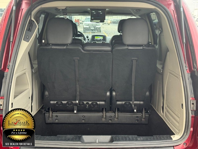 2016 Chrysler Town & Country Touring photo 6