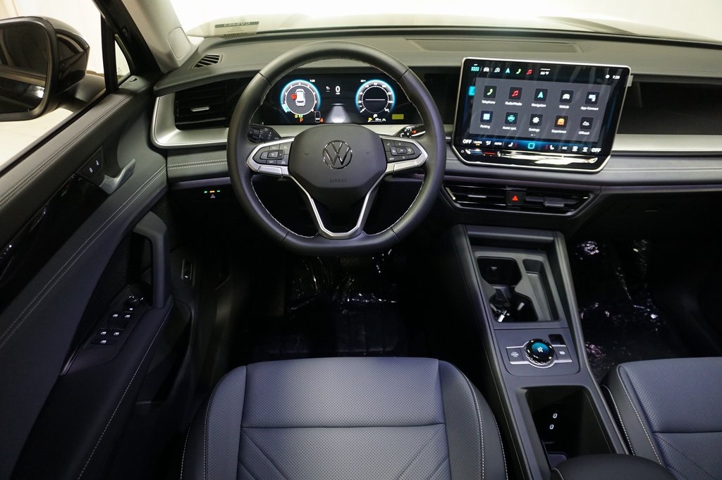 2025 Volkswagen Tiguan SE photo 9