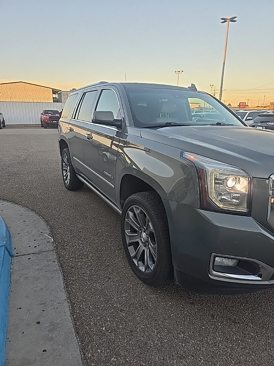 2017 Gmc Yukon Denali photo 2