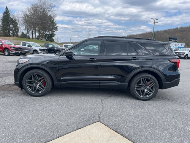 2025 Ford Explorer ST photo 4