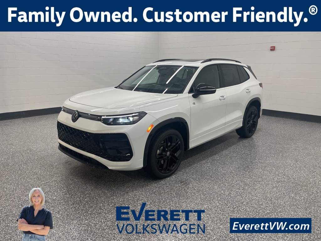 2026 Volkswagen Tiguan SE R-LINE BLACK's photo