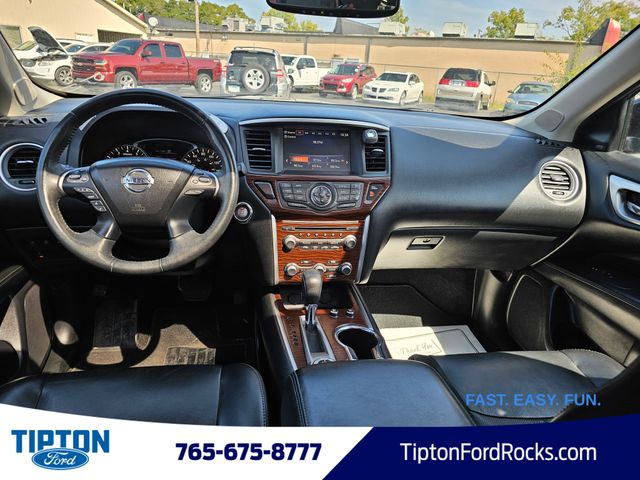 2017 Nissan Pathfinder Platinum photo 3