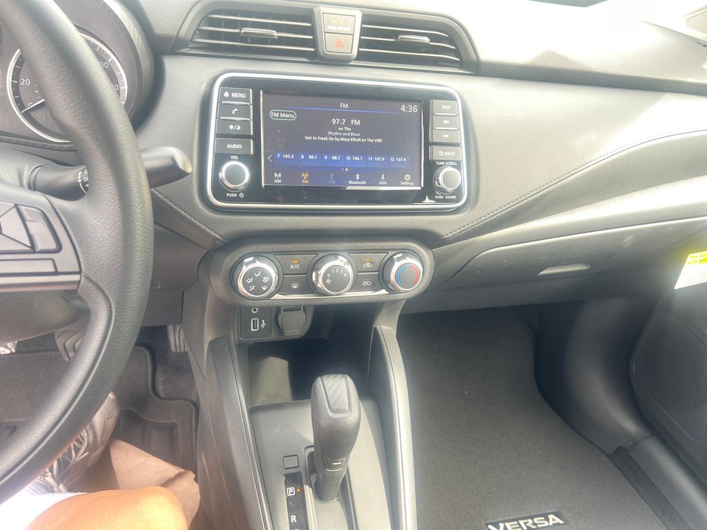 2025 Nissan Versa 1.6 S photo 18