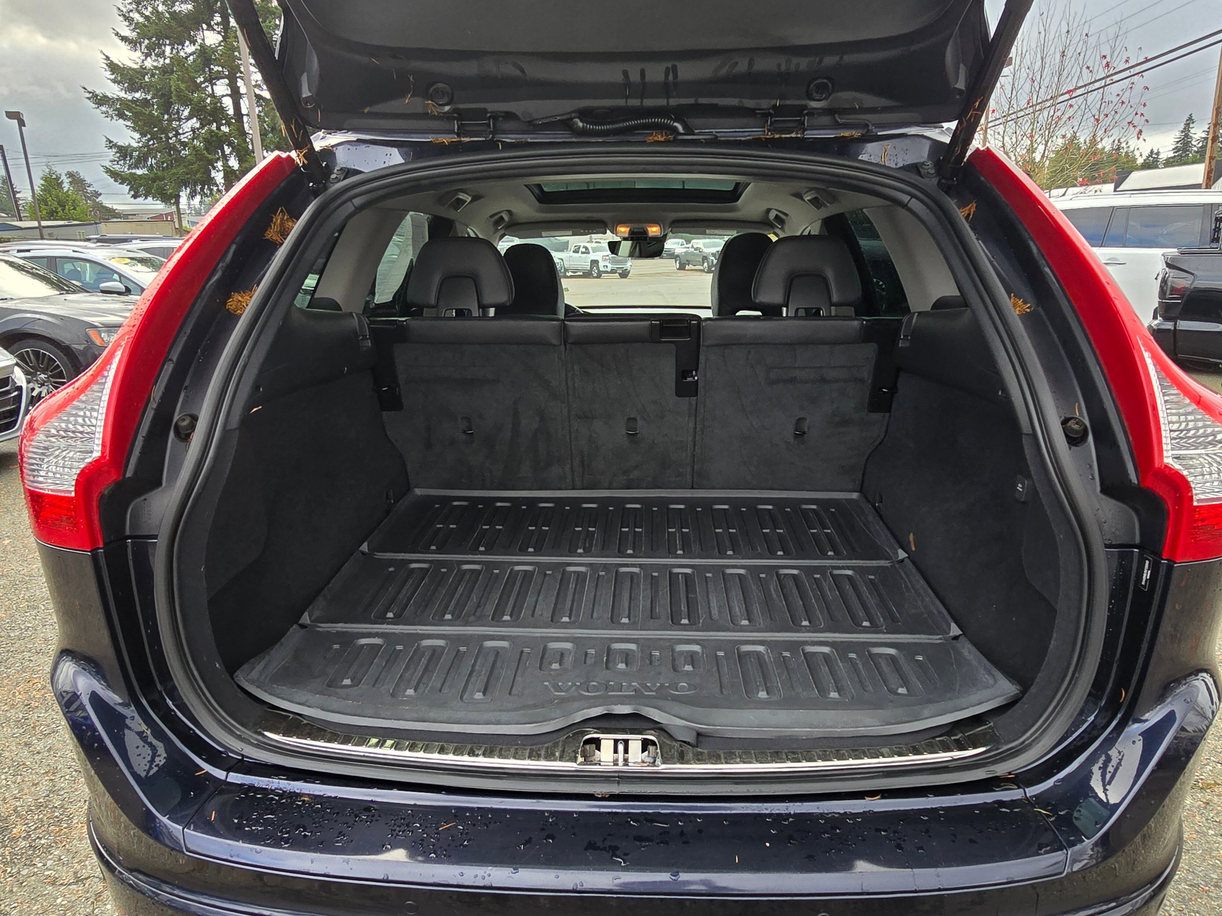 2017 Volvo XC60 Inscription photo 2