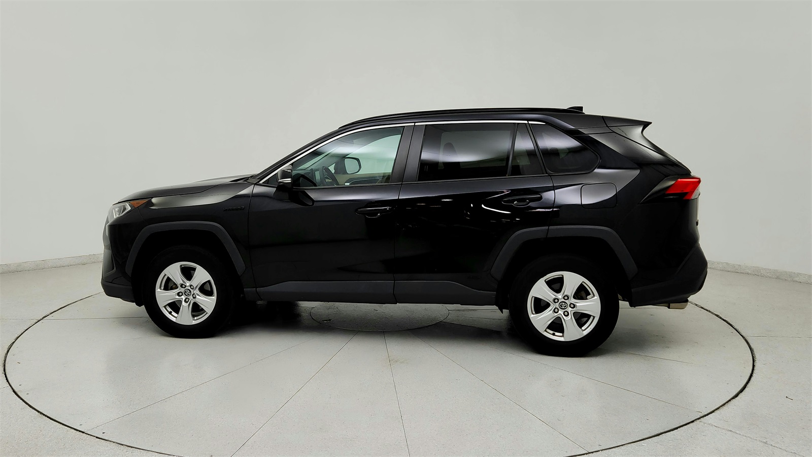 2020 Toyota RAV4 Hybrid XLE photo 4