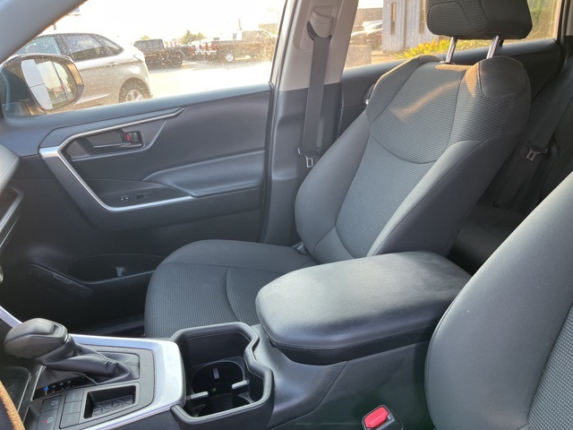 2023 Toyota RAV4 LE photo 10