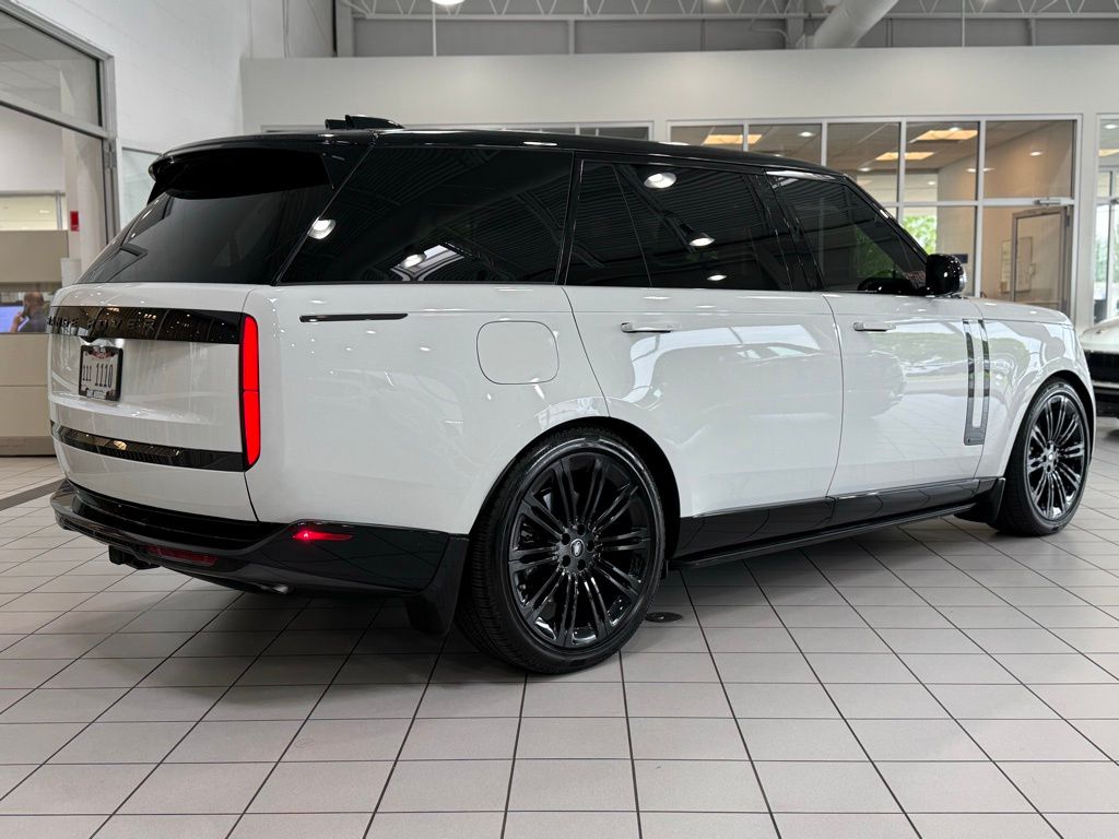 2025 Land Rover Range Rover Autobiography photo 8
