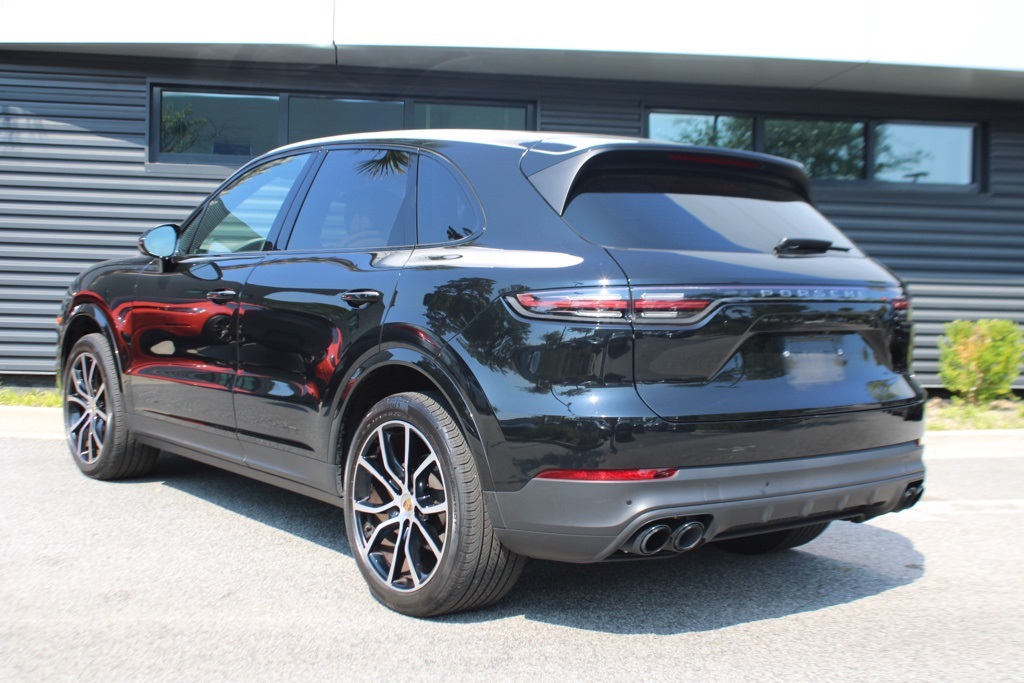 2023 Porsche Cayenne Platinum Edition photo 3