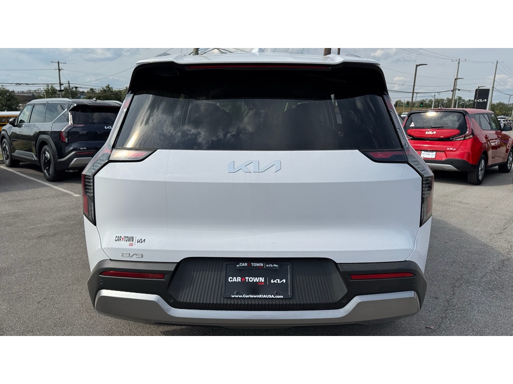 2026 Kia EV9 Wind AWD photo 3