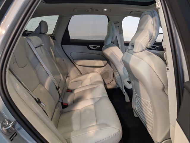 2025 Volvo XC60 B5 Plus photo 26