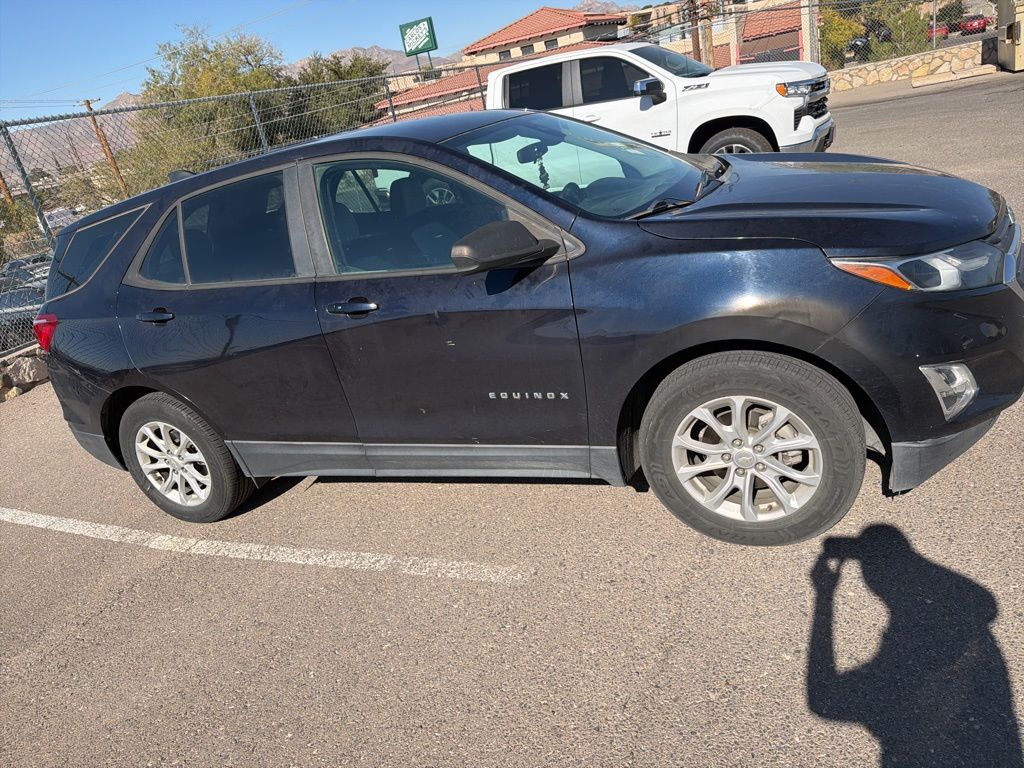 2020 Chevrolet Equinox LS photo 3