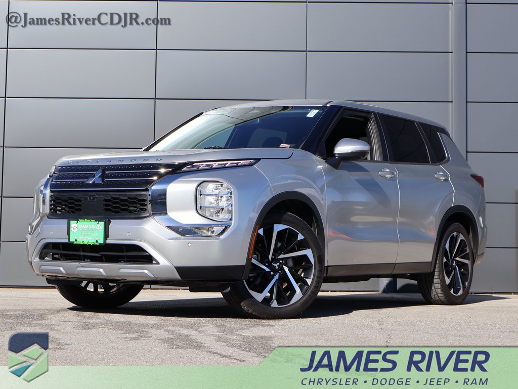 2022 Mitsubishi Outlander SE's photo