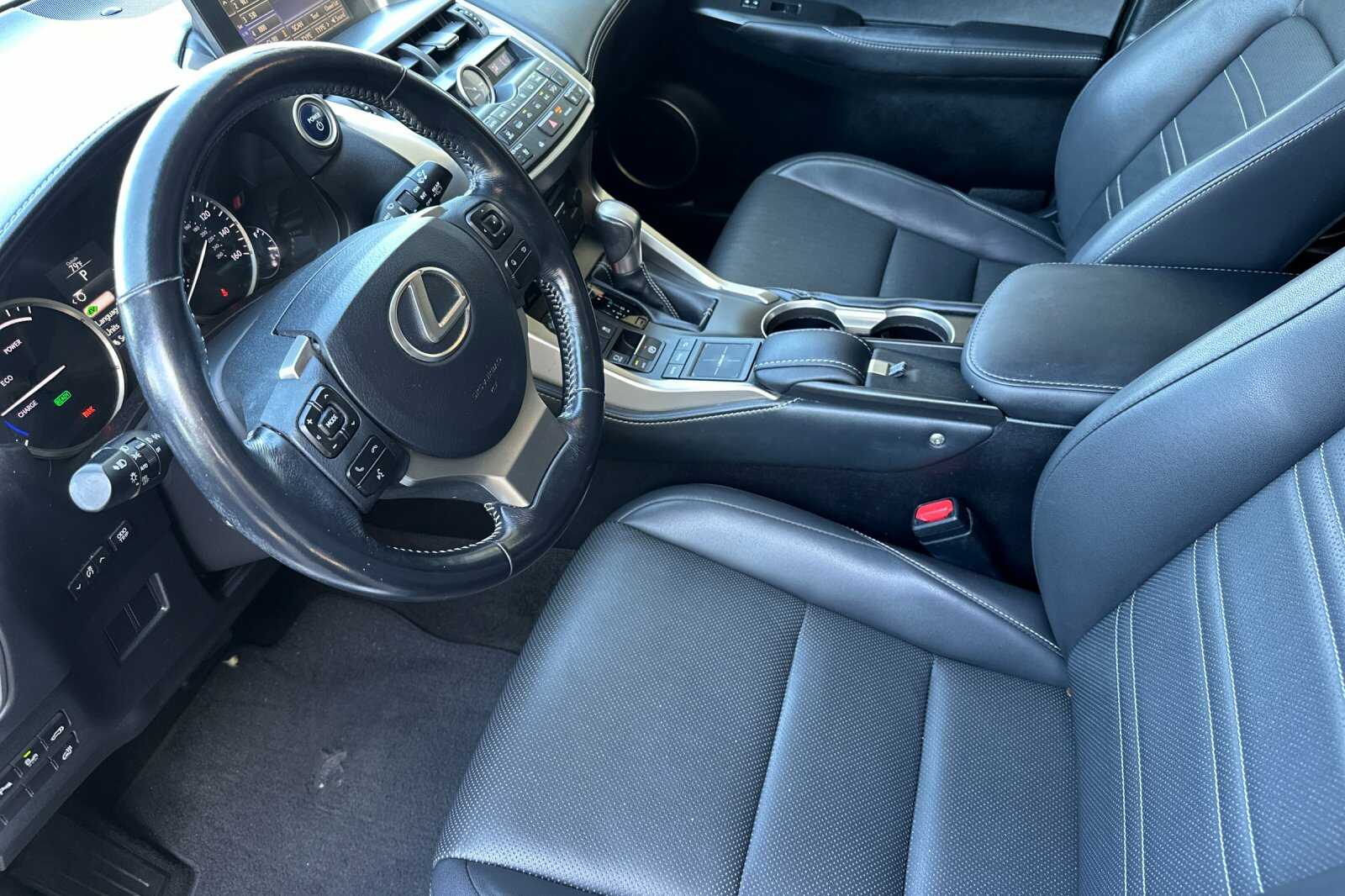 2016 Lexus NX 300h Luxury photo 9