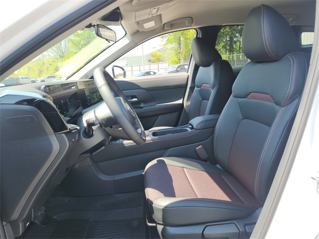 2025 Nissan Kicks SR photo 4