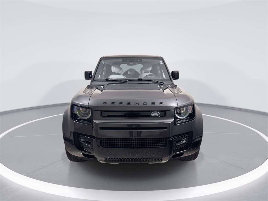 2025 Land Rover Defender 110 V8 photo 2