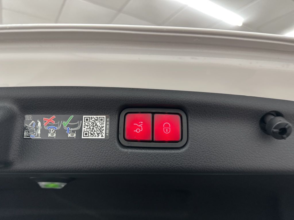 2025 Mercedes Benz C 300 photo 22