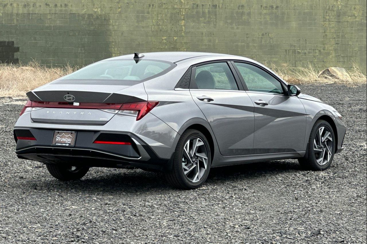 2025 Hyundai Elantra Hybrid Limited photo 4