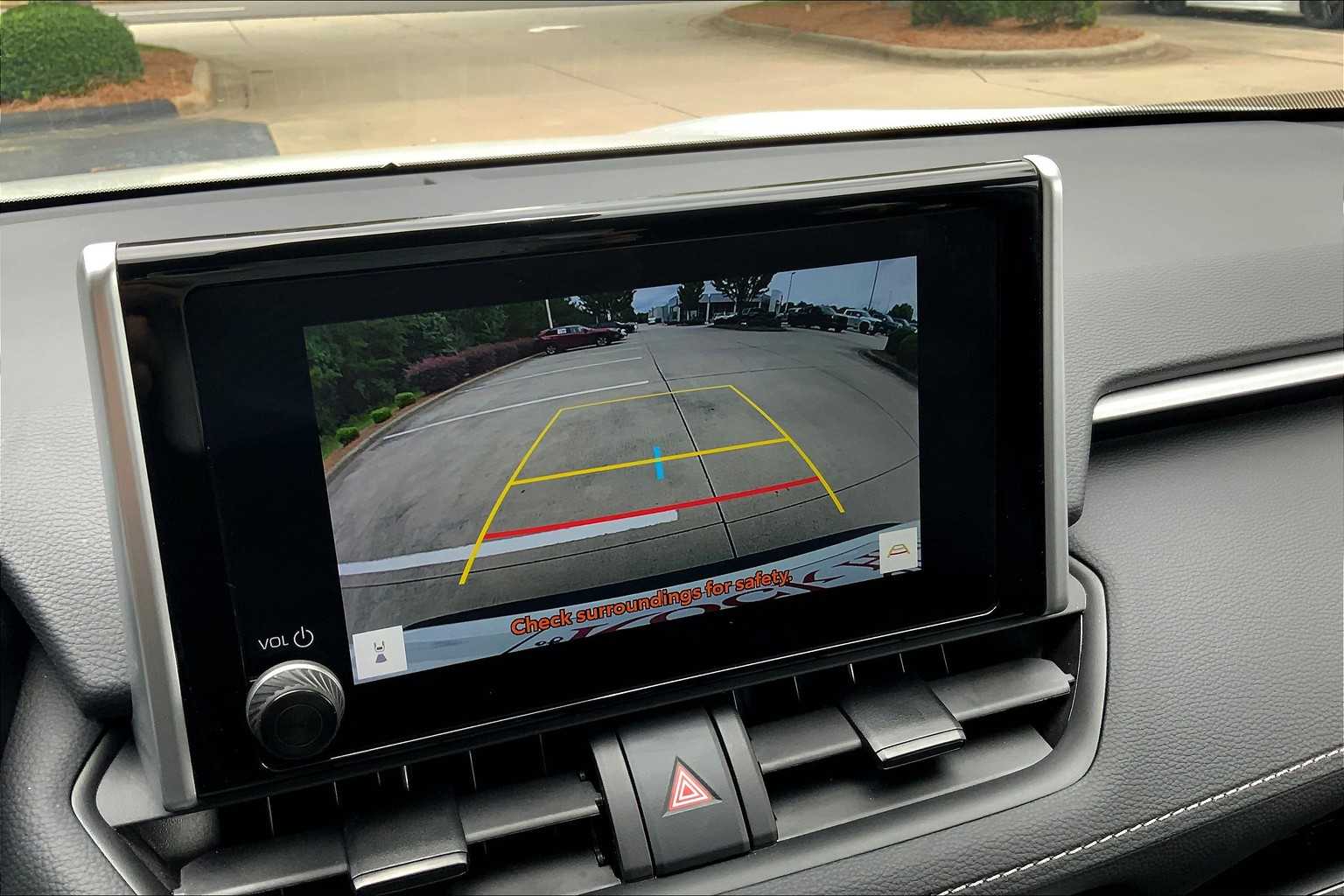 2024 Toyota RAV4 XLE photo 25