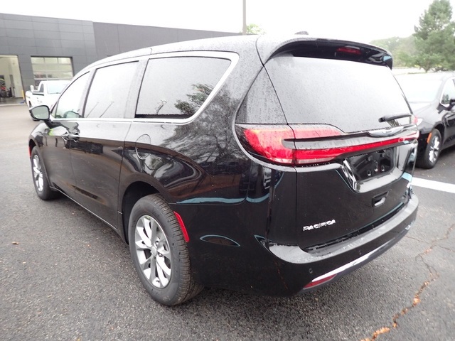 2026 Chrysler Pacifica photo 3
