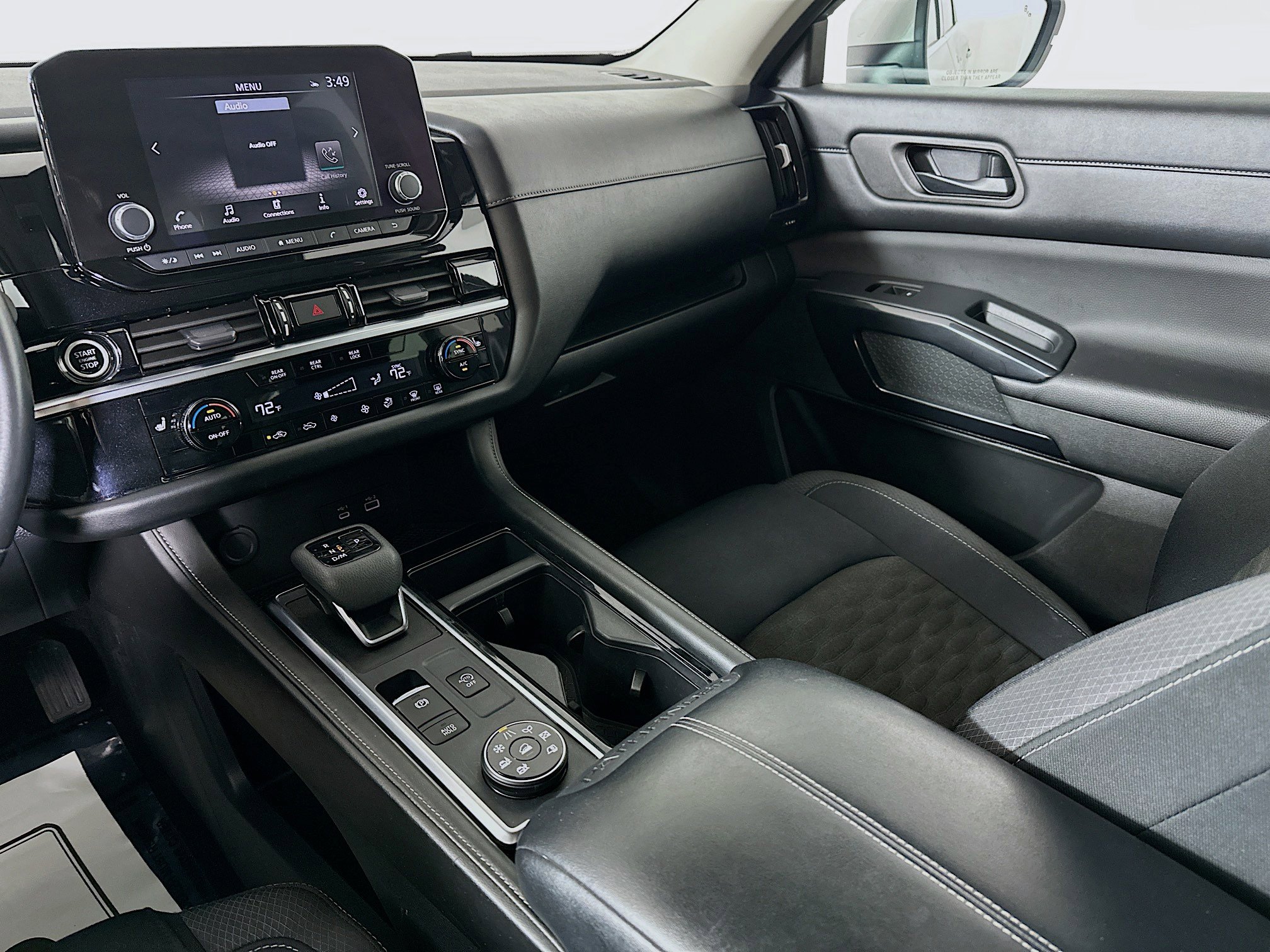 2023 Nissan Pathfinder SV photo 21