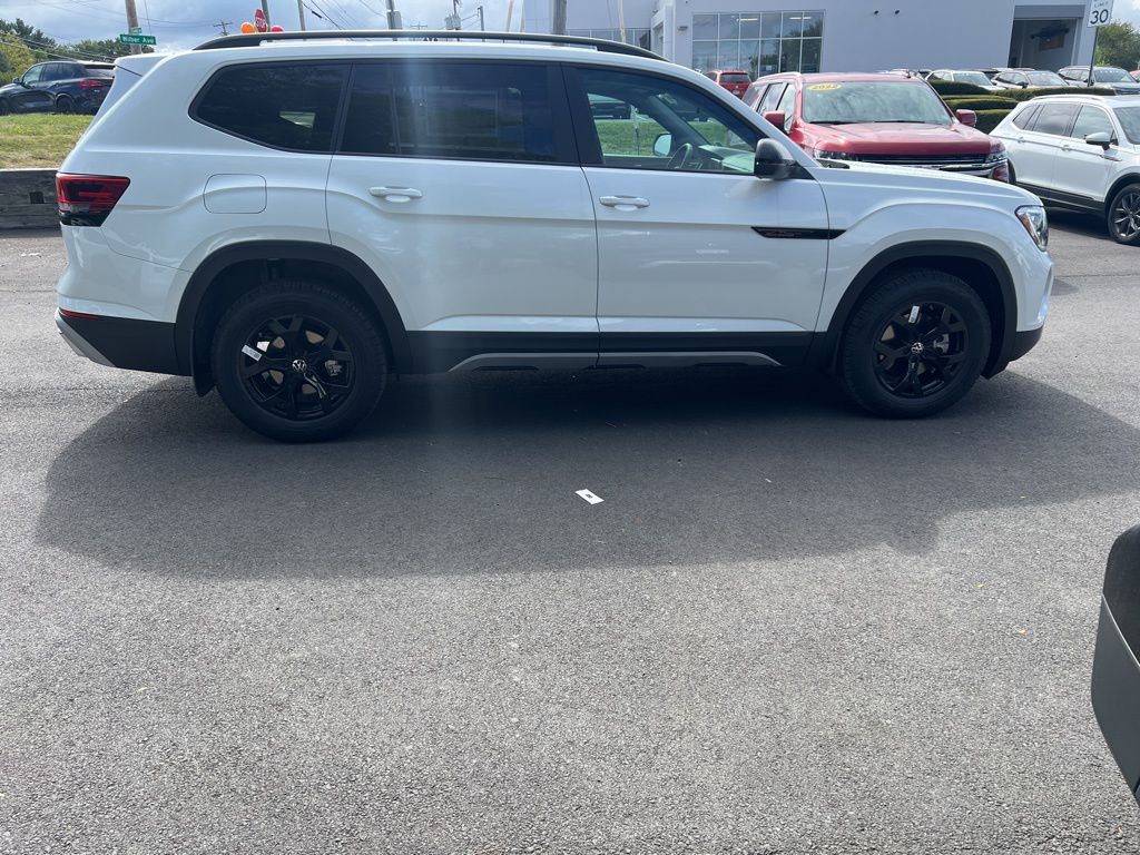 2026 Volkswagen Atlas Peak Edition SE photo 5