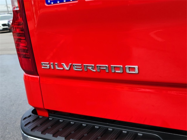 2023 Chevrolet Silverado 1500 LT photo 4
