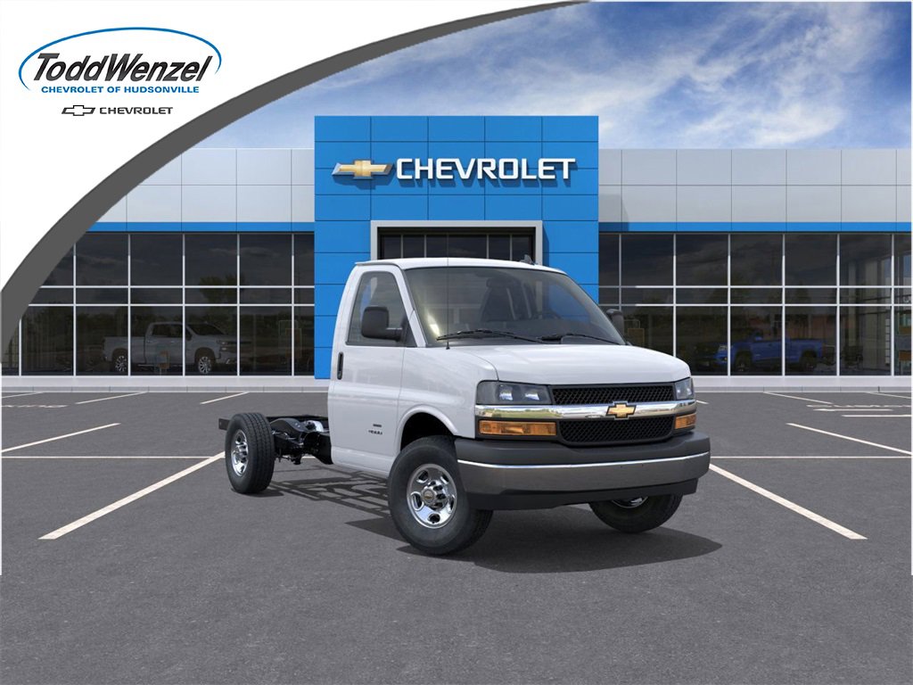 2025 Chevrolet Express Cutaway Base's photo