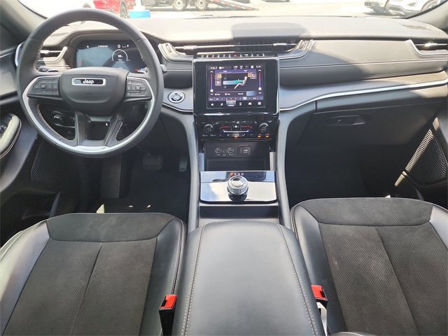2023 Jeep Grand Cherokee Laredo Altitude photo 13