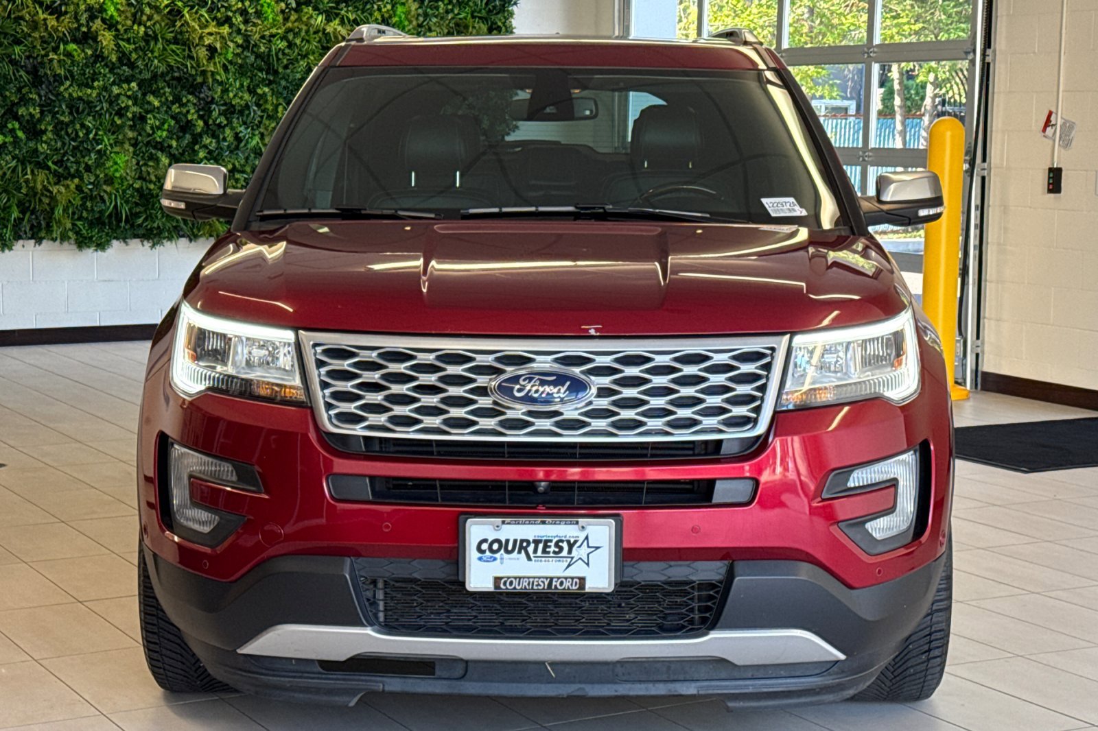2017 Ford Explorer Platinum photo 8