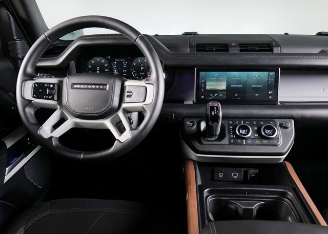 2024 Land Rover Defender 110 X-Dynamic SE photo 11