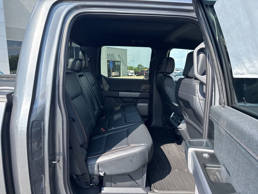 2025 Ford F-150 Lariat photo 19