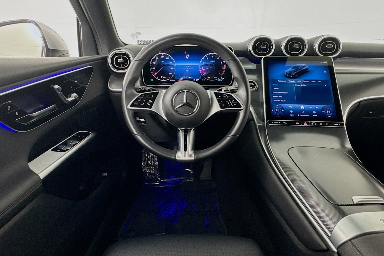 2025 Mercedes Benz GLC 300 photo 4