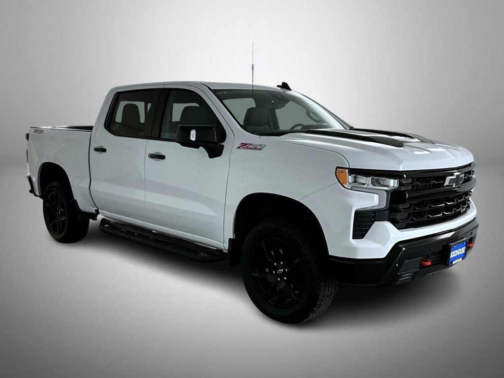 2024 Chevrolet Silverado Trail Boss LT photo 3