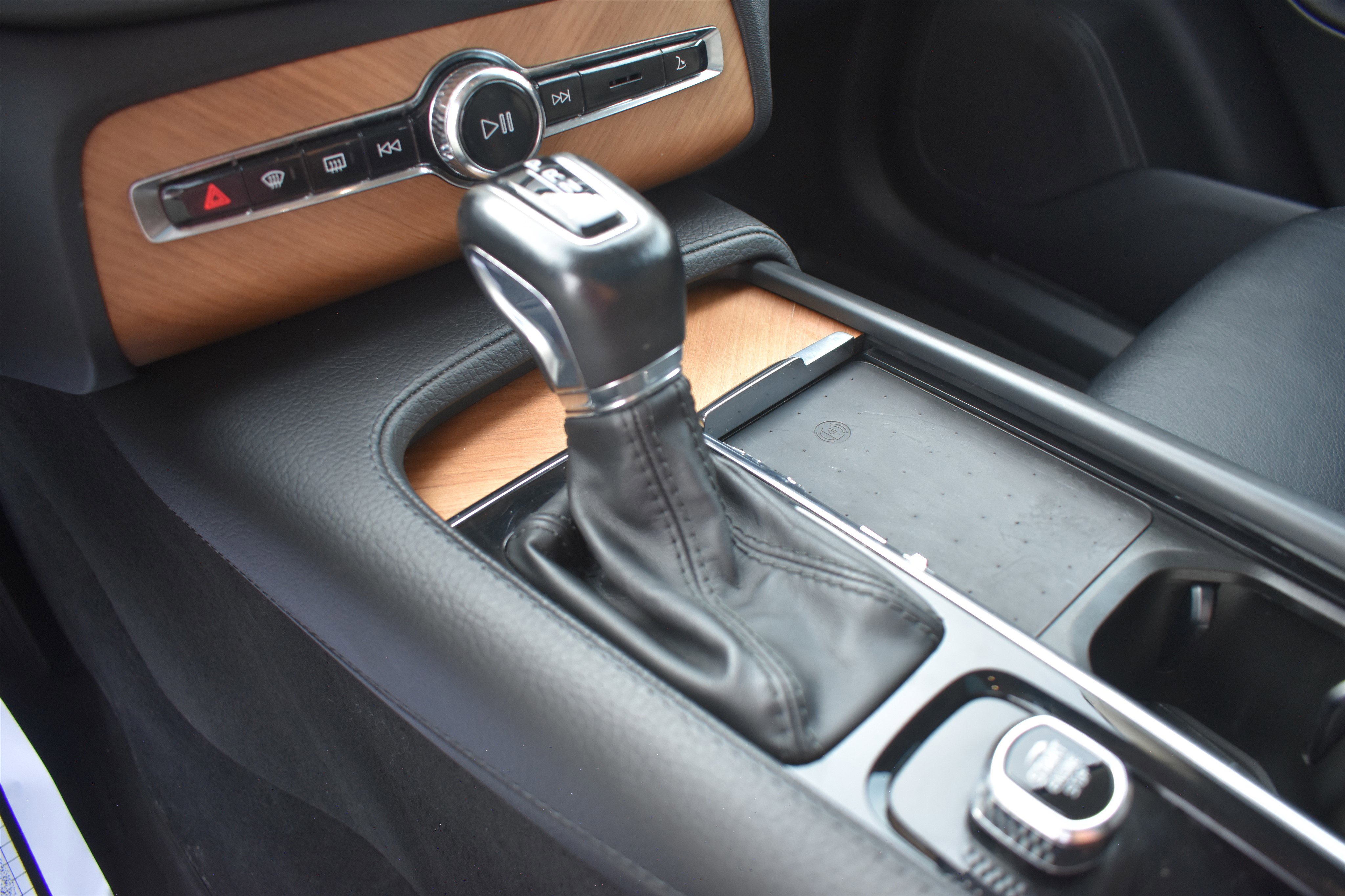2022 Volvo XC90 T6 Momentum AWD photo 17