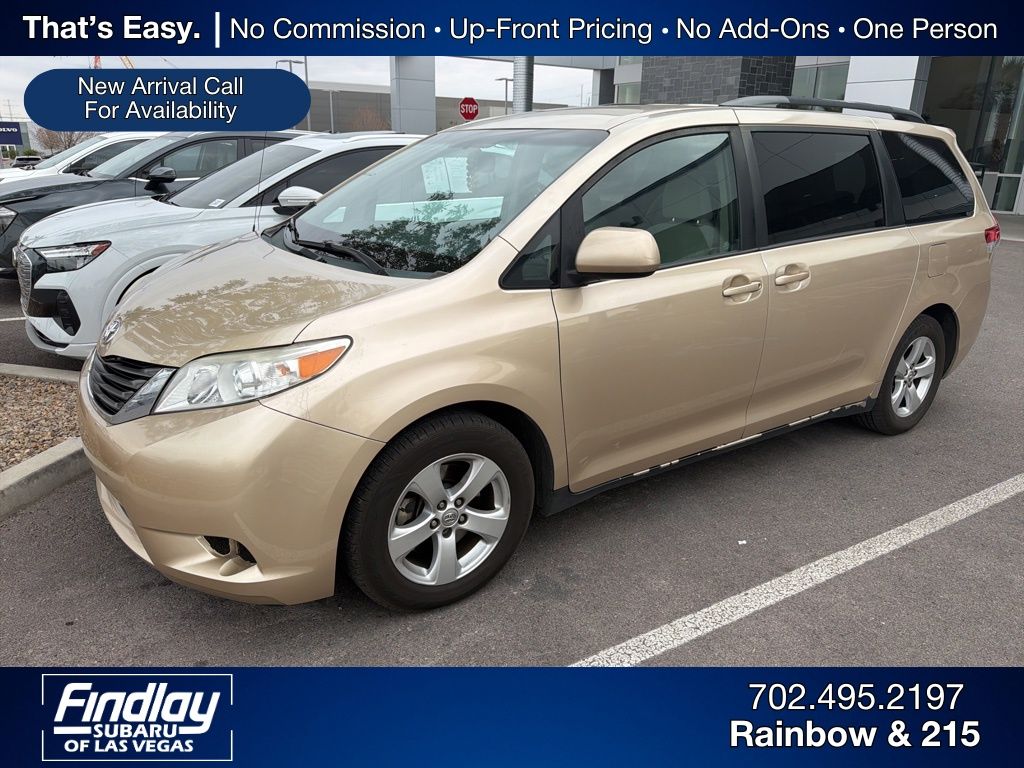2014 Toyota Sienna LE's photo