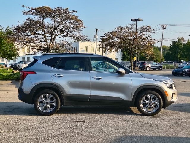 2024 Kia Seltos S photo 8