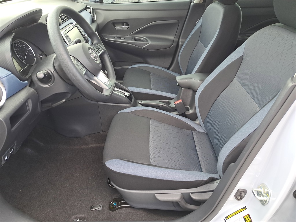 2025 Nissan Versa 1.6 SV photo 18