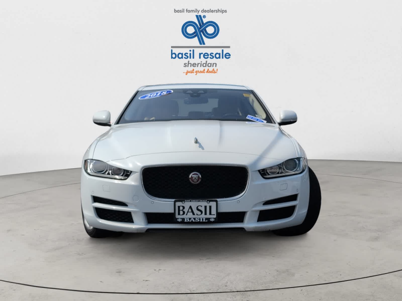 2018 Jaguar XE Prestige photo 8