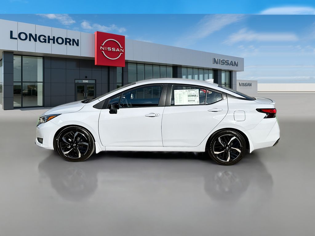 2025 Nissan Versa SR photo 4