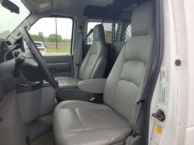 2013 Ford E-150 photo 8